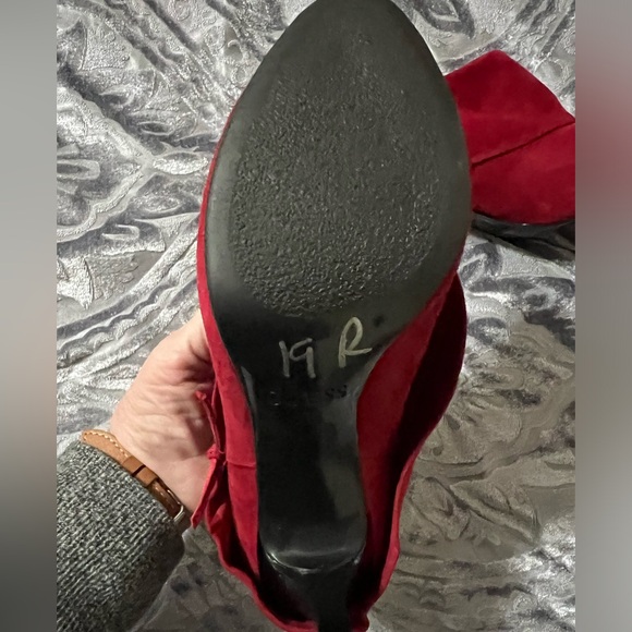 Guess Red Vegan Suede Heels sz 8.5 - Picture 7 of 11
